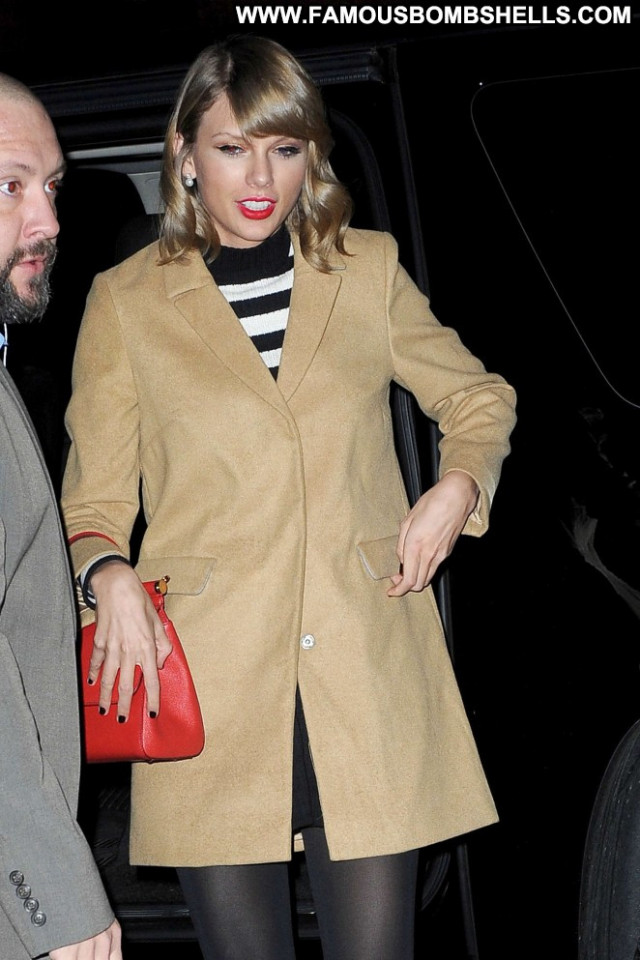 Taylor Swift Paparazzi Beautiful Posing Hot Babe Nyc Celebrity Famous