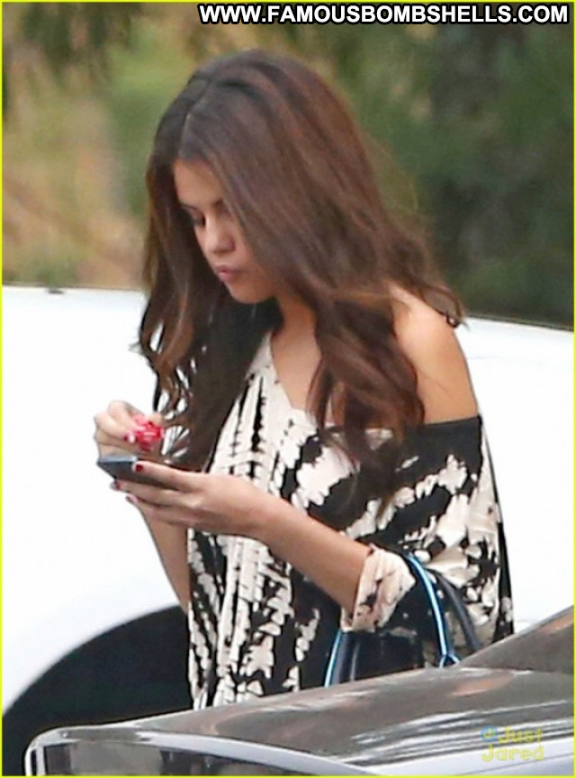 Selena Gomez Beautiful Posing Hot Celebrity Paparazzi Babe Sexy Hd