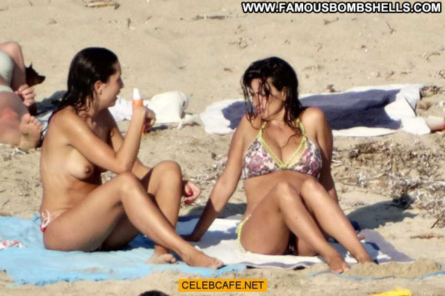 Penelope Cruz The Beach Celebrity Babe Toples Topless Beautiful