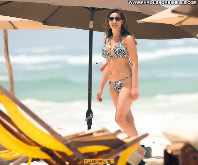 Kelly Brook No Source Babe Posing Hot Beautiful Celebrity Bikini